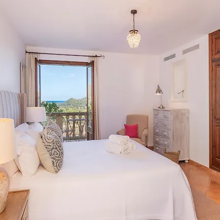 Elegant Witj Heated Pool, Villa