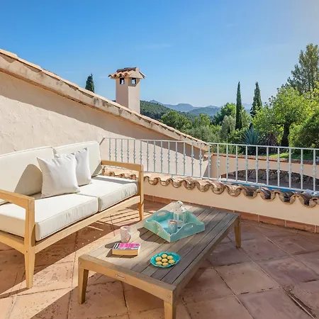 Elegant Witj Heated Pool, Villa